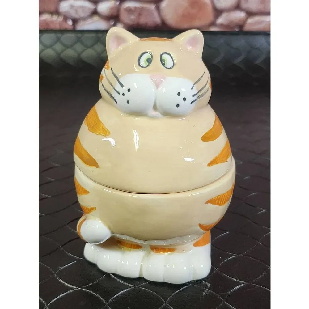 Bella Casa by Ganz Salt and Pepper Shaker Tabby Cat